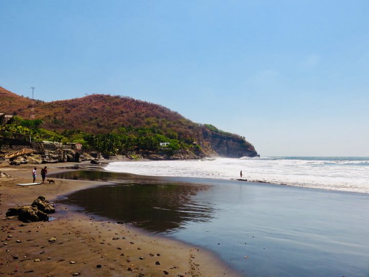 Beach with surf in El Zonte El Salvador, El Salvador Travel Blog