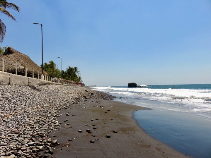 Walk to El Sunzal over the rocks in El Tunco El Salvador, El Salvador Travel Blog