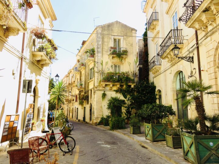 Streets Syracuse Ortygia Southeast Sicily Italy Travel Blog