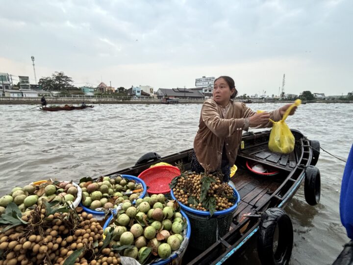 Selling Floating Market Mekong Delta Can Tho Travel Blog Vietnam Asia