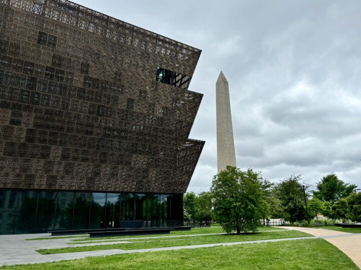 Lonely Planet Cover Washington Needle and Museum