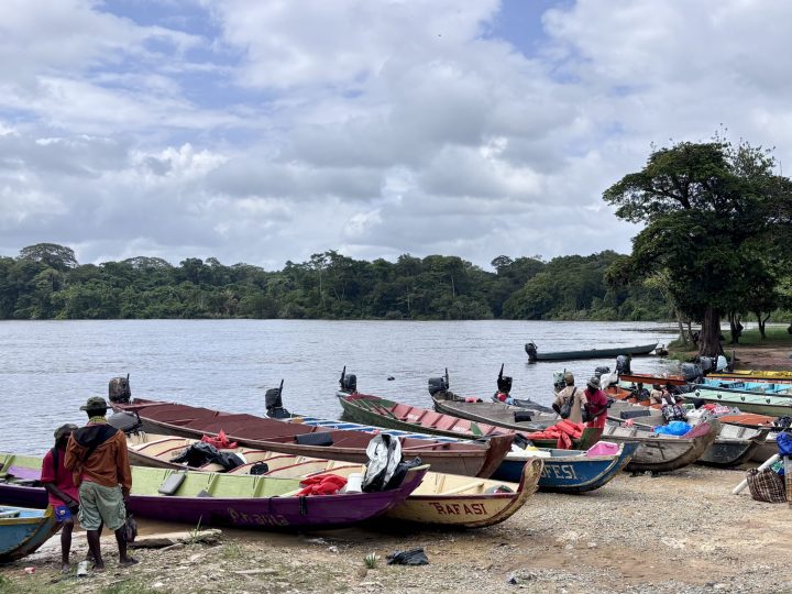 Atjoni boat departure for Knini Paati Suriname