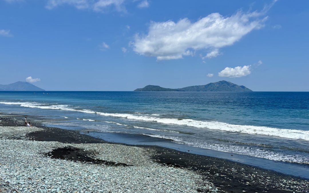 Blue Stone Beach Flores: a scenic stop on the road from Riung to Moni