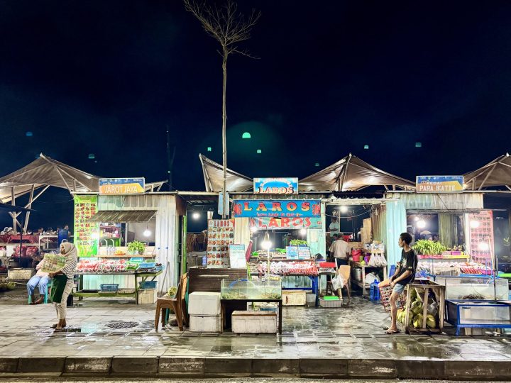 Food market in Labuan Bajo Flores