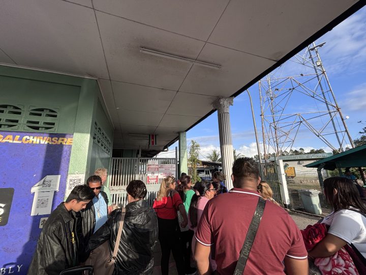 Waiting line outside immigration for the Nickerie border crossing