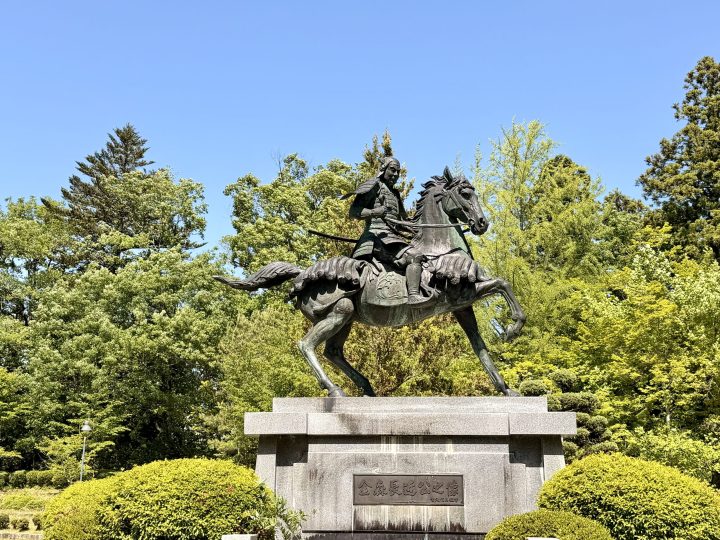 Statue of Kanamori Nagachika in Shiroyama Park Takayama