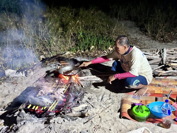 Outdoor beach kitchen at the Nusa Bamba overnight camp