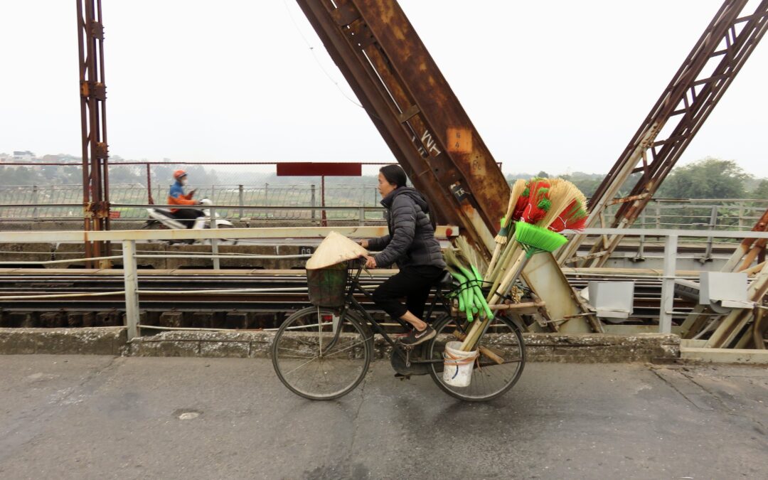 Hanoi bike tour review: route, stops, street food and tips