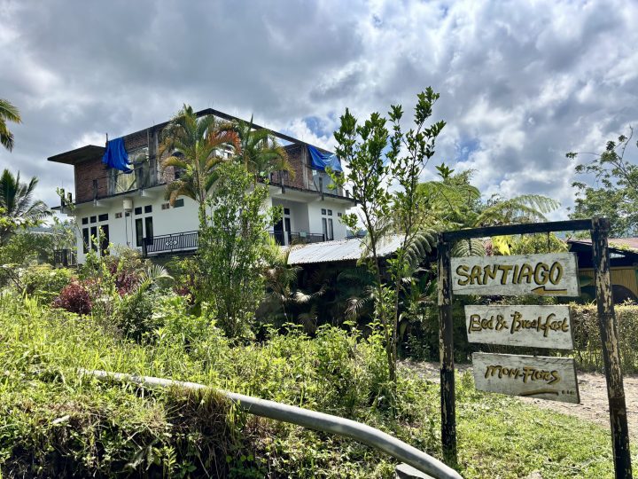 Santiago Bed and Breakfast in Moni Flores