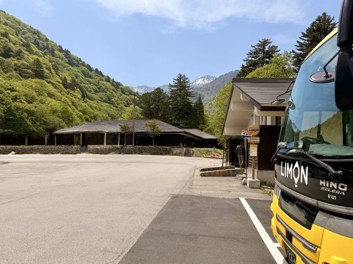 Yellow Limon bus during the stop in Hirayu